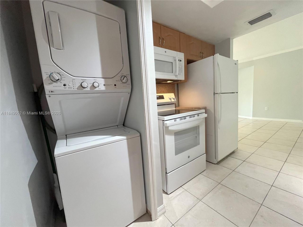 2415 NW 16th St Rd, Unit 303-1, Miami, FL 33125 Photo