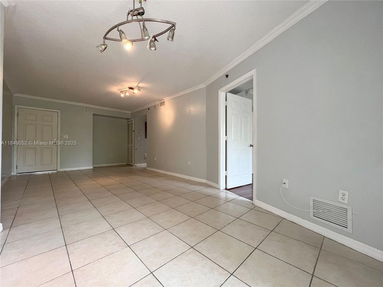 2415 NW 16th St Rd, Unit 303-1, Miami, FL 33125 Photo