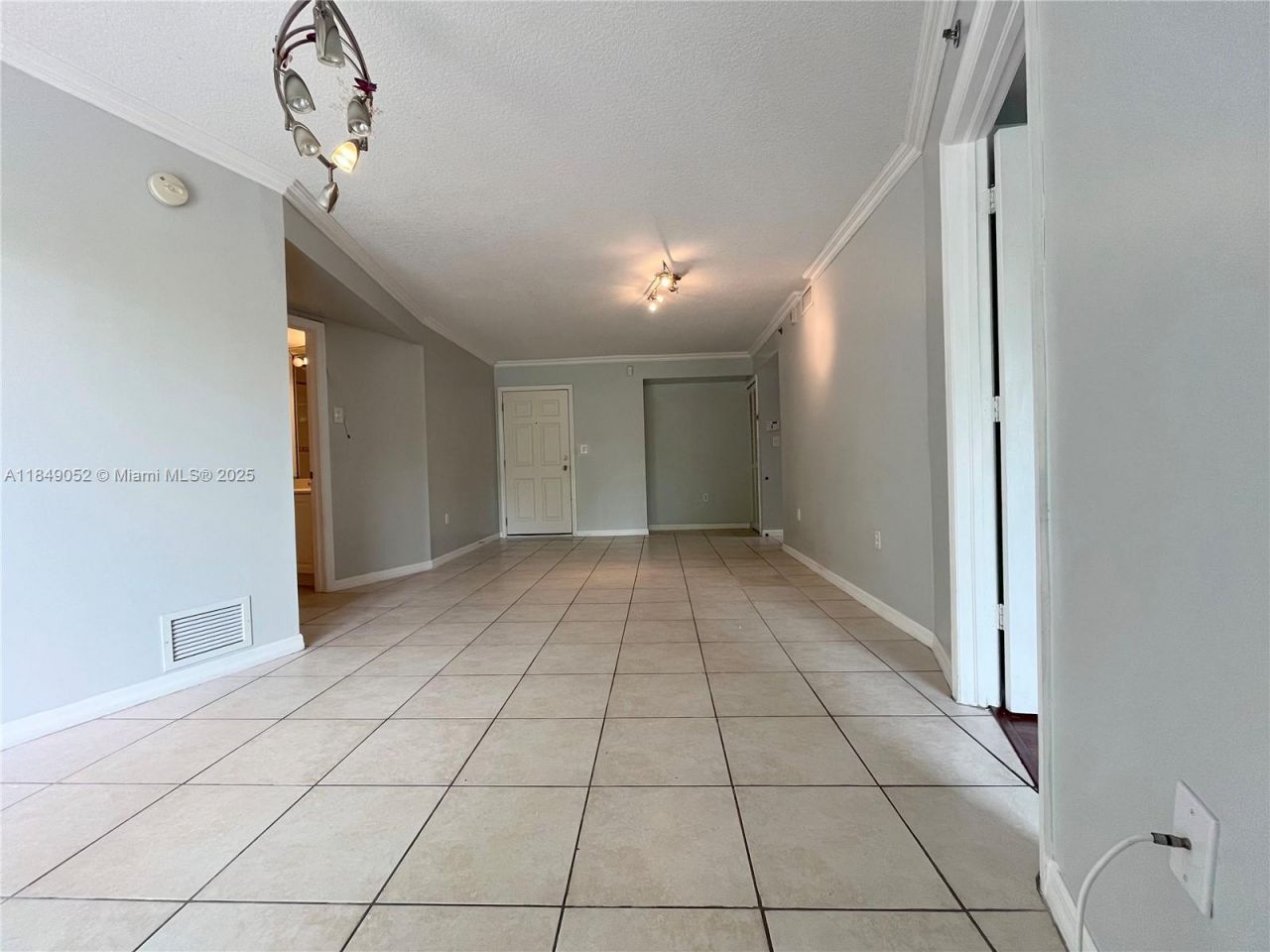 2415 NW 16th St Rd, Unit 303-1, Miami, FL 33125 Photo