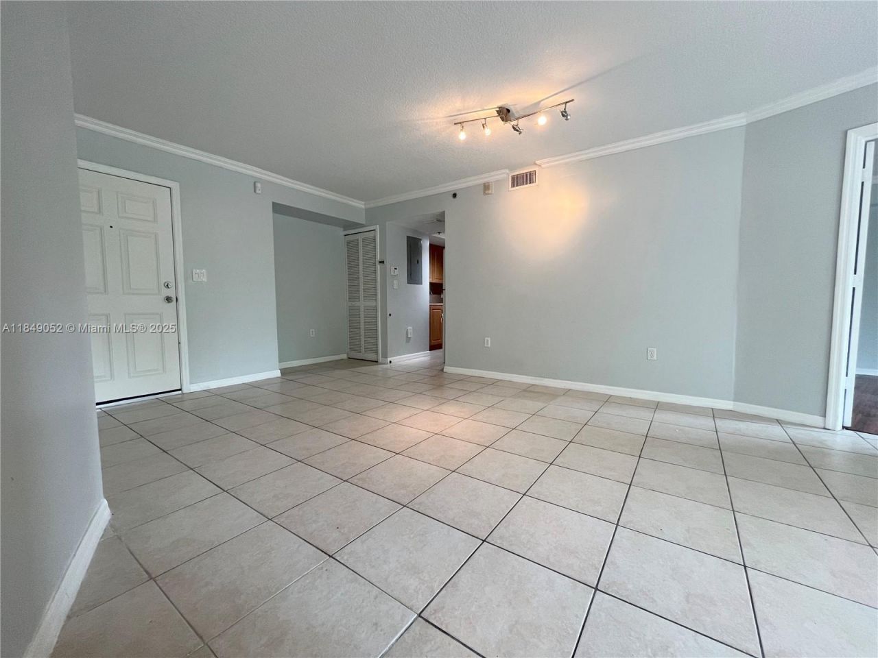 2415 NW 16th St Rd, Unit 303-1, Miami, FL 33125 Photo