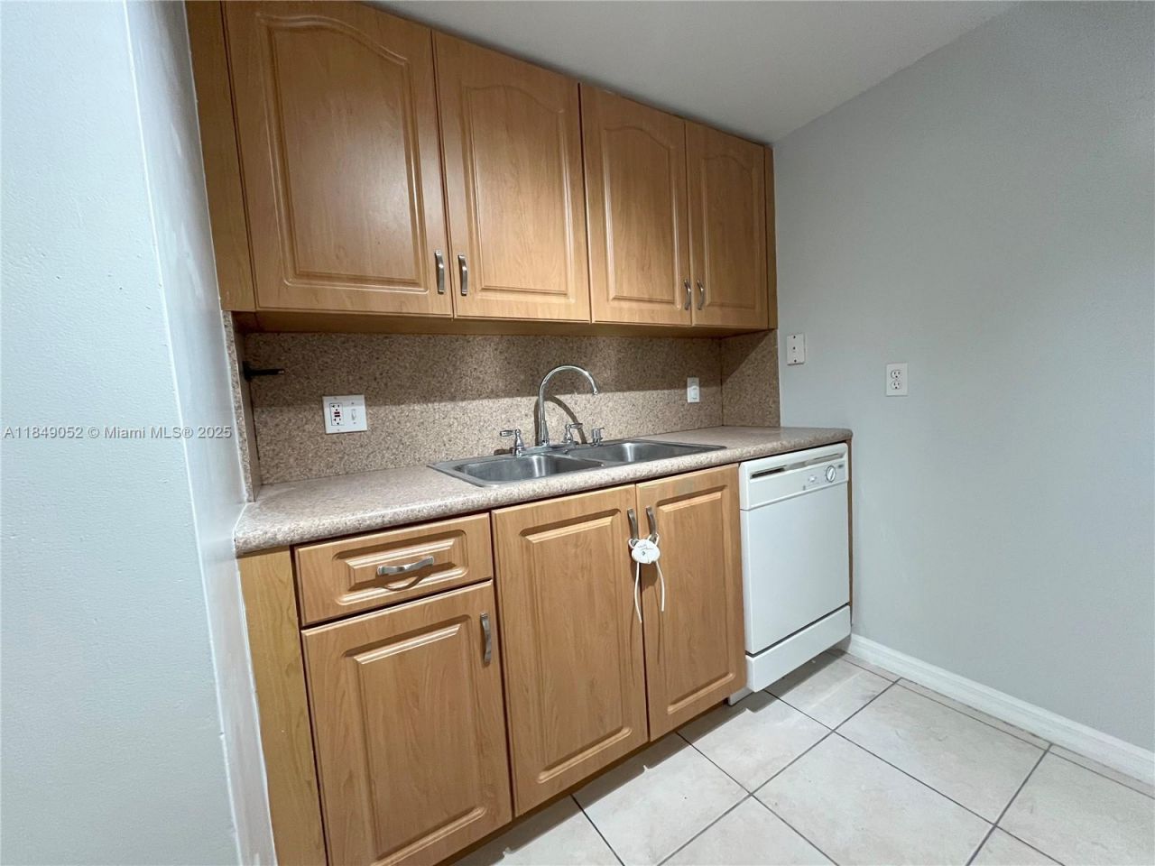 2415 NW 16th St Rd, Unit 303-1, Miami, FL 33125 Photo