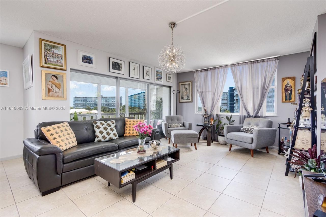 4330 Hillcrest Dr, Unit 519, Hollywood, FL 33021 Photo