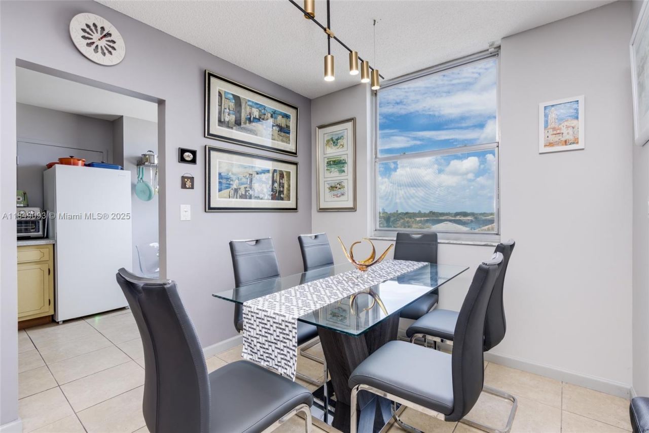 4330 Hillcrest Dr, Unit 519, Hollywood, FL 33021 Photo