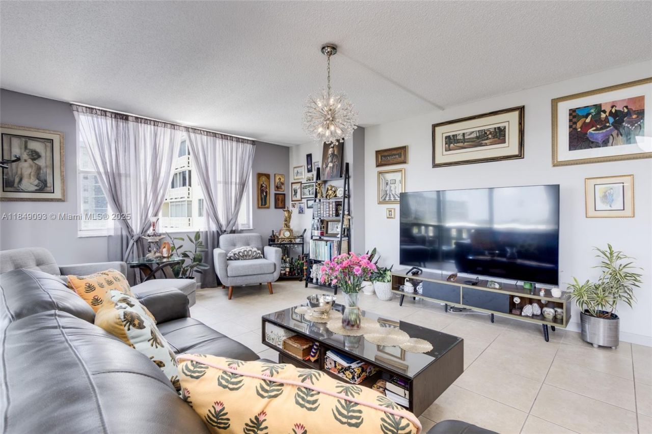 4330 Hillcrest Dr, Unit 519, Hollywood, FL 33021 Photo