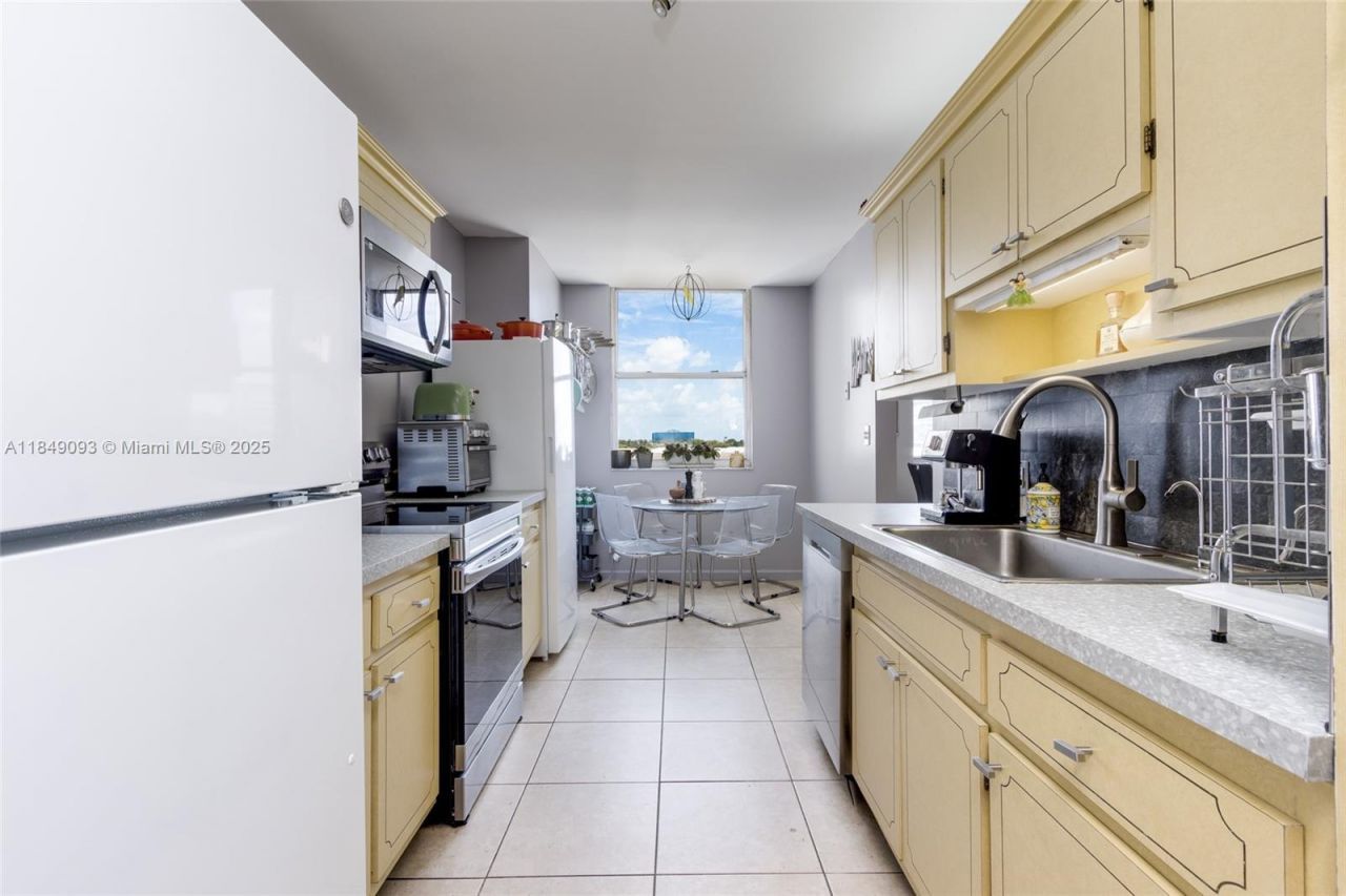 4330 Hillcrest Dr, Unit 519, Hollywood, FL 33021 Photo