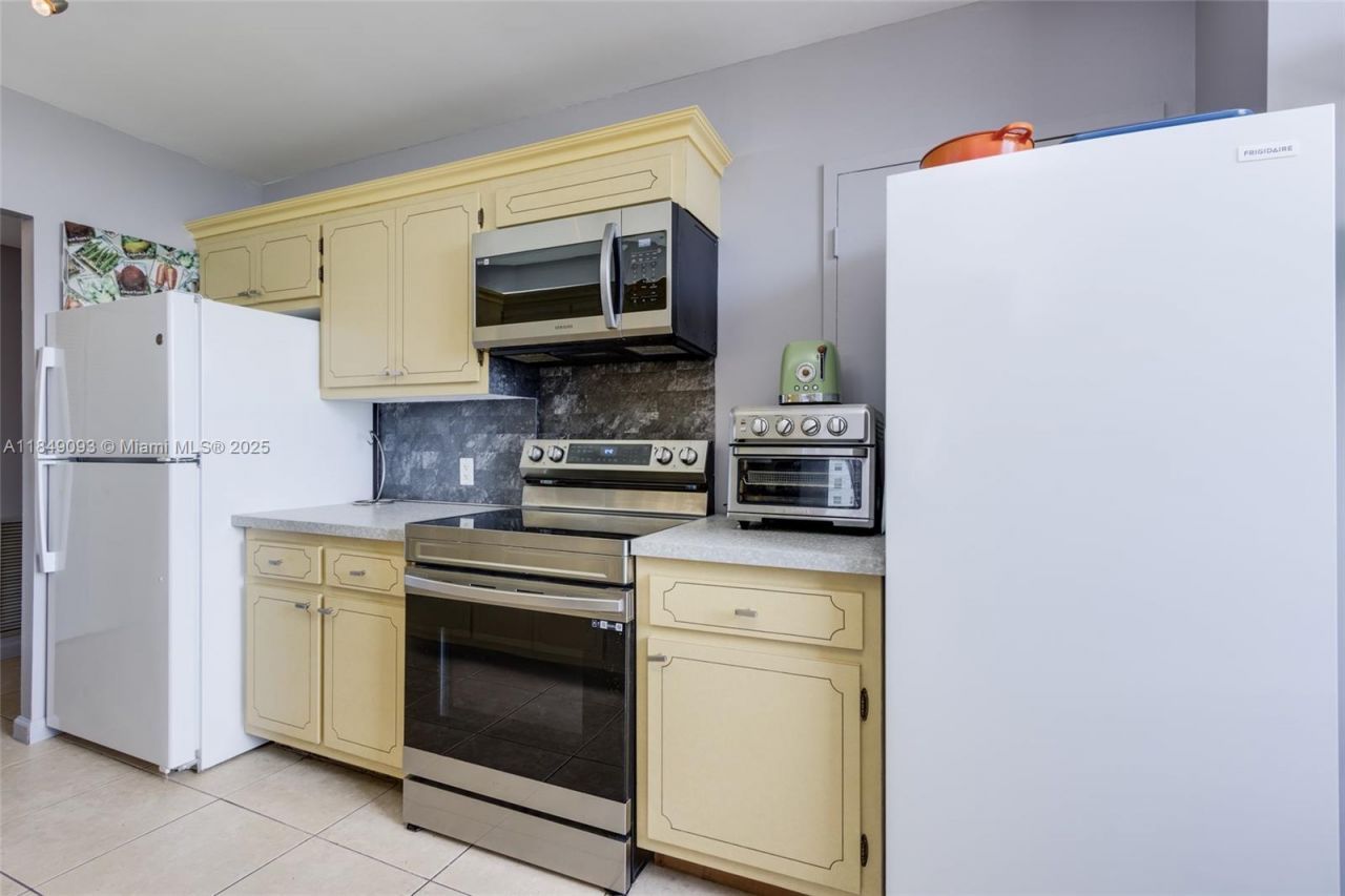 4330 Hillcrest Dr, Unit 519, Hollywood, FL 33021 Photo