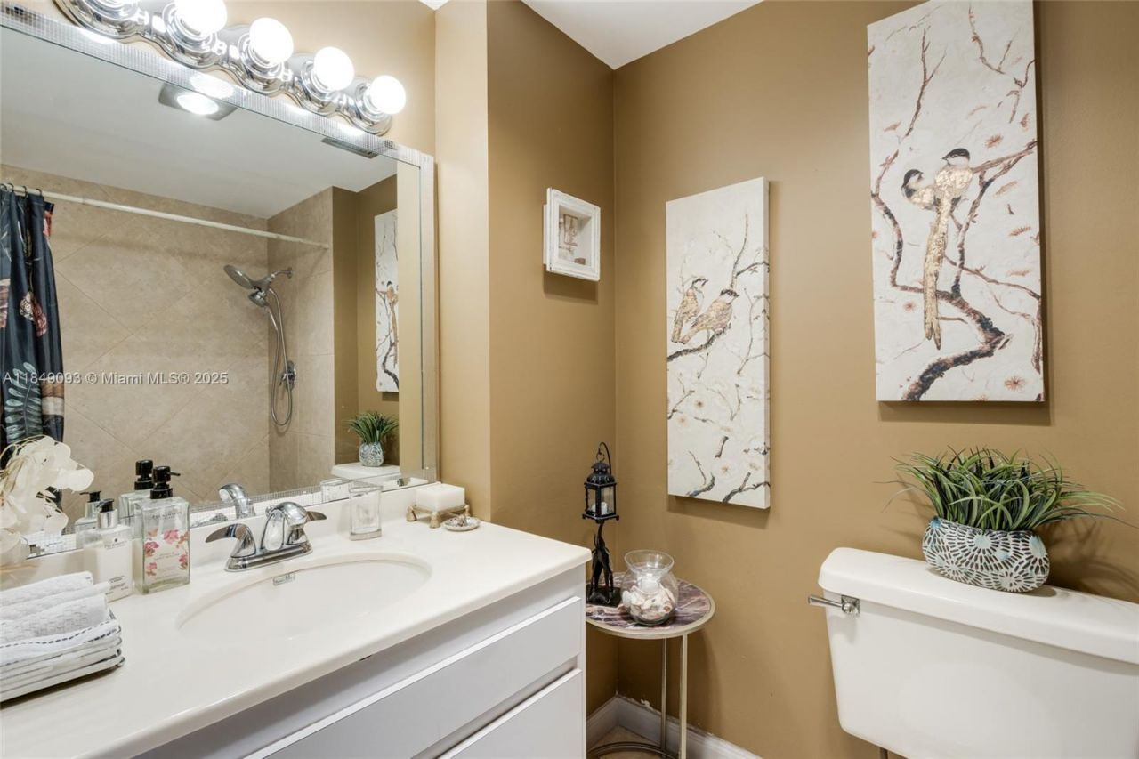 4330 Hillcrest Dr, Unit 519, Hollywood, FL 33021 Photo