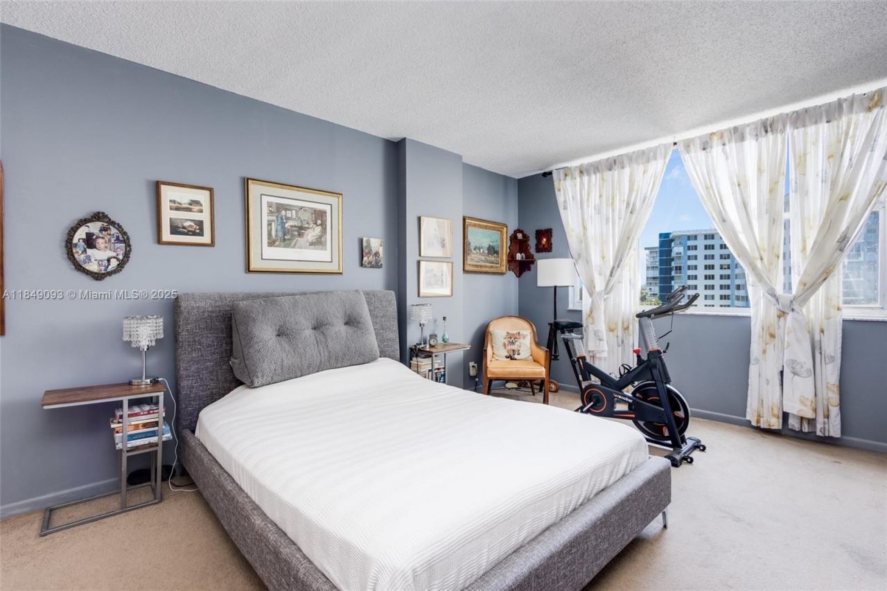 4330 Hillcrest Dr, Unit 519, Hollywood, FL 33021 Photo