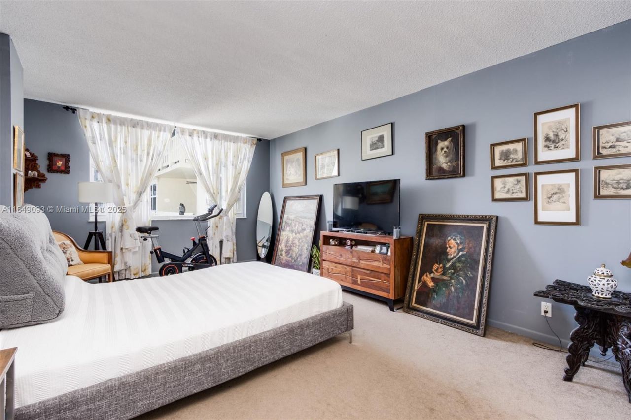 4330 Hillcrest Dr, Unit 519, Hollywood, FL 33021 Photo