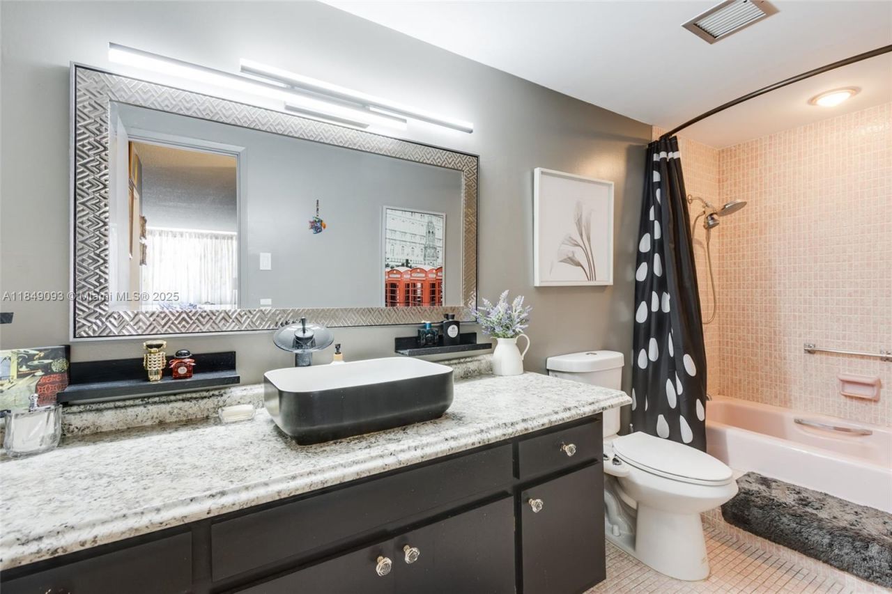 4330 Hillcrest Dr, Unit 519, Hollywood, FL 33021 Photo