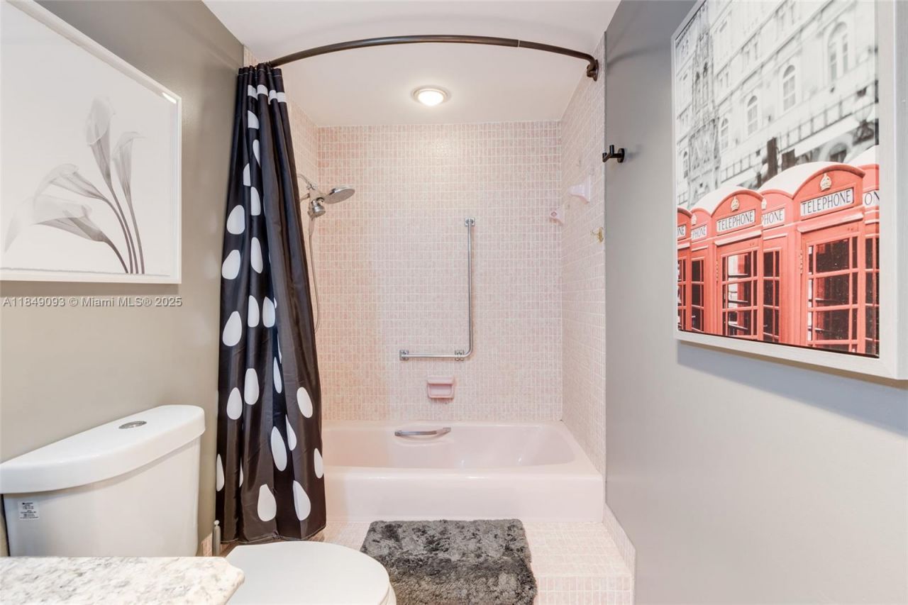 4330 Hillcrest Dr, Unit 519, Hollywood, FL 33021 Photo