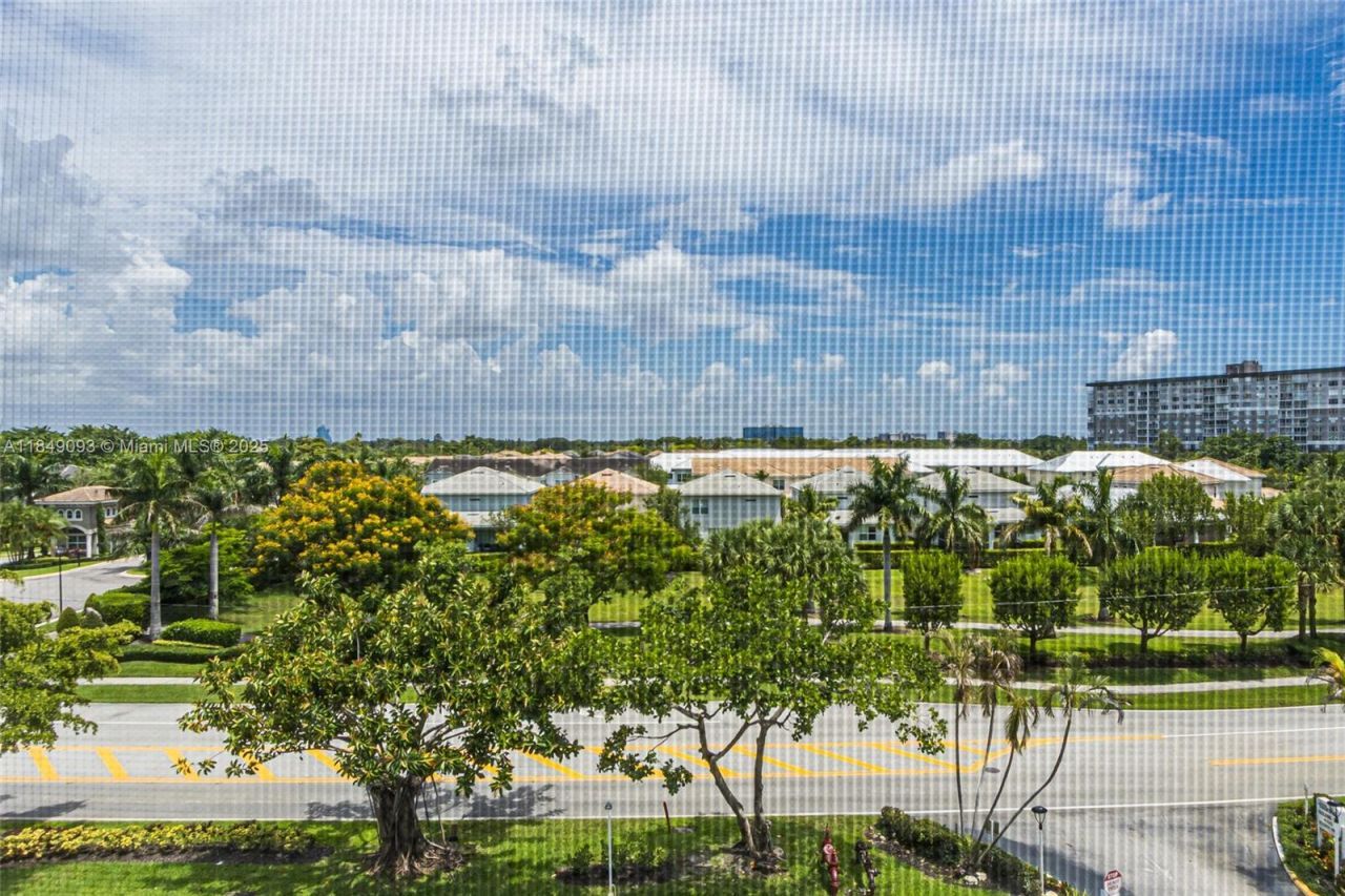 4330 Hillcrest Dr, Unit 519, Hollywood, FL 33021 Photo
