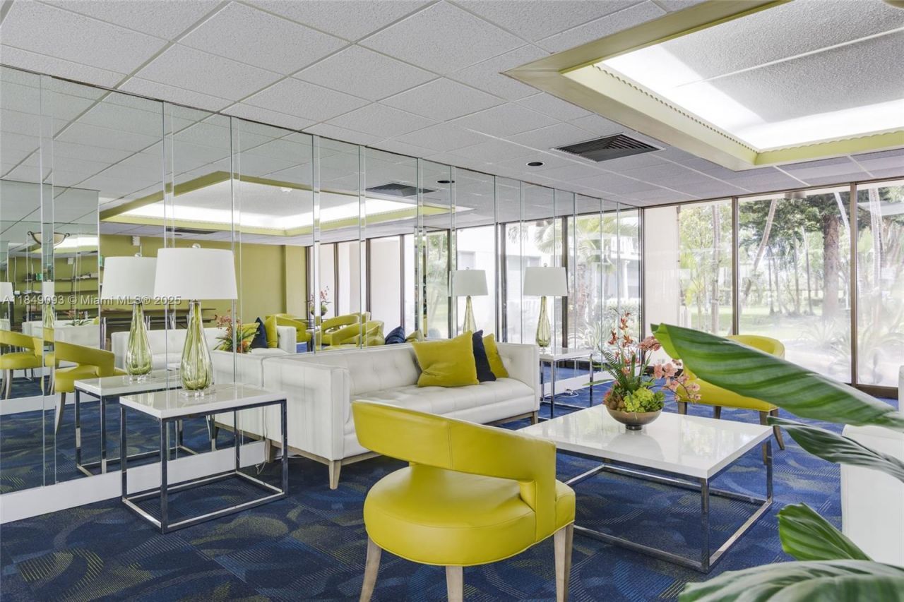 4330 Hillcrest Dr, Unit 519, Hollywood, FL 33021 Photo