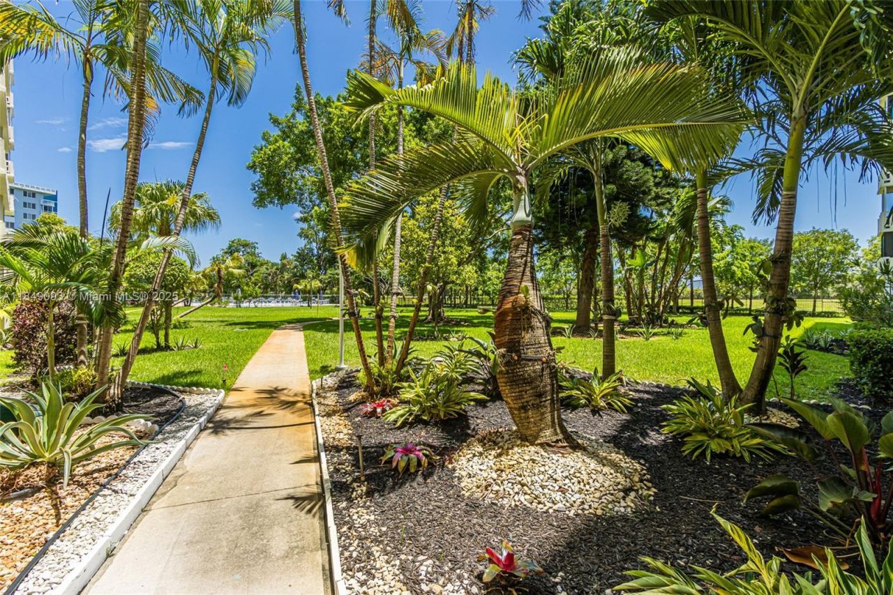 4330 Hillcrest Dr, Unit 519, Hollywood, FL 33021 Photo