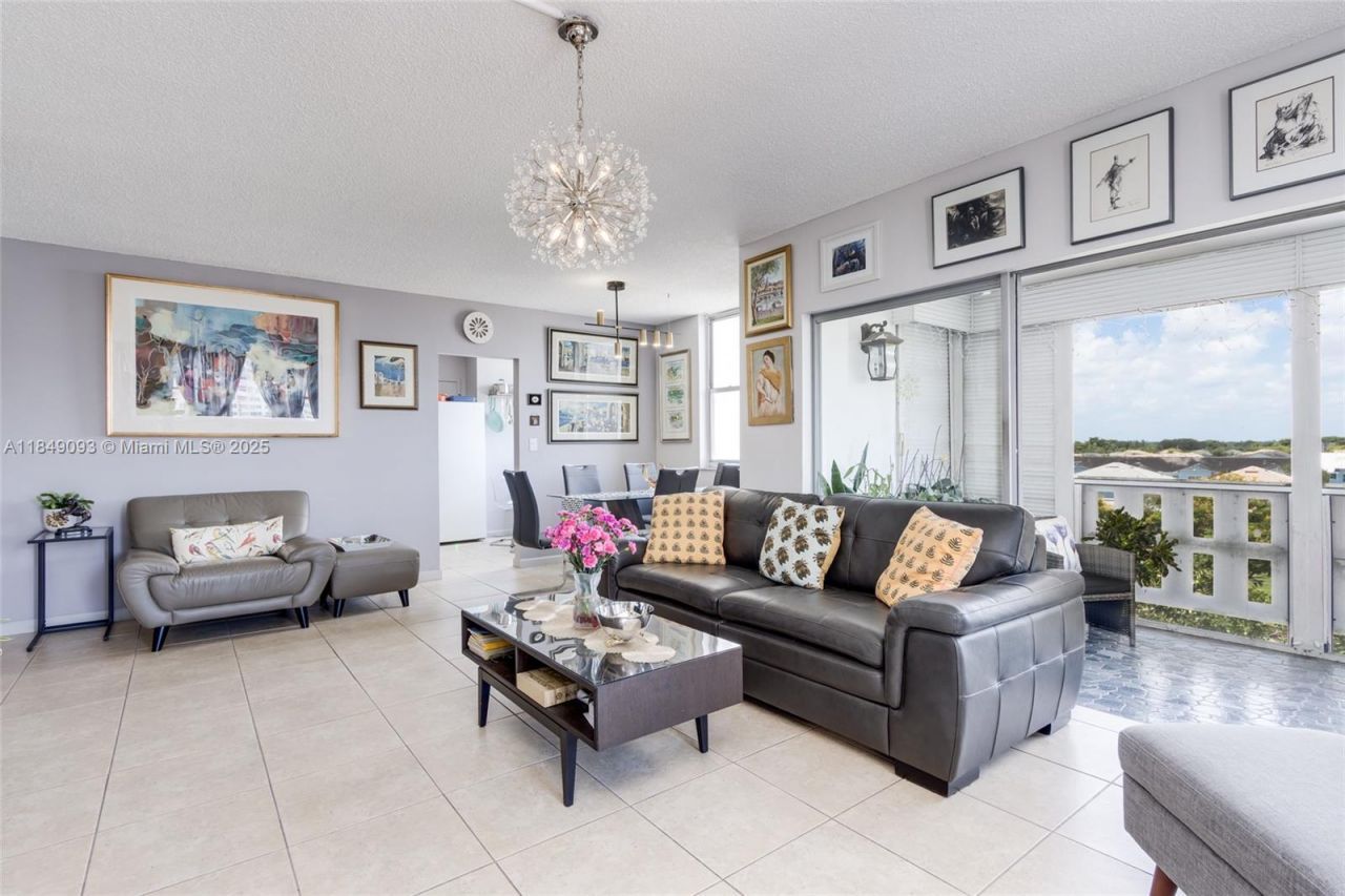 4330 Hillcrest Dr, Unit 519, Hollywood, FL 33021 Photo