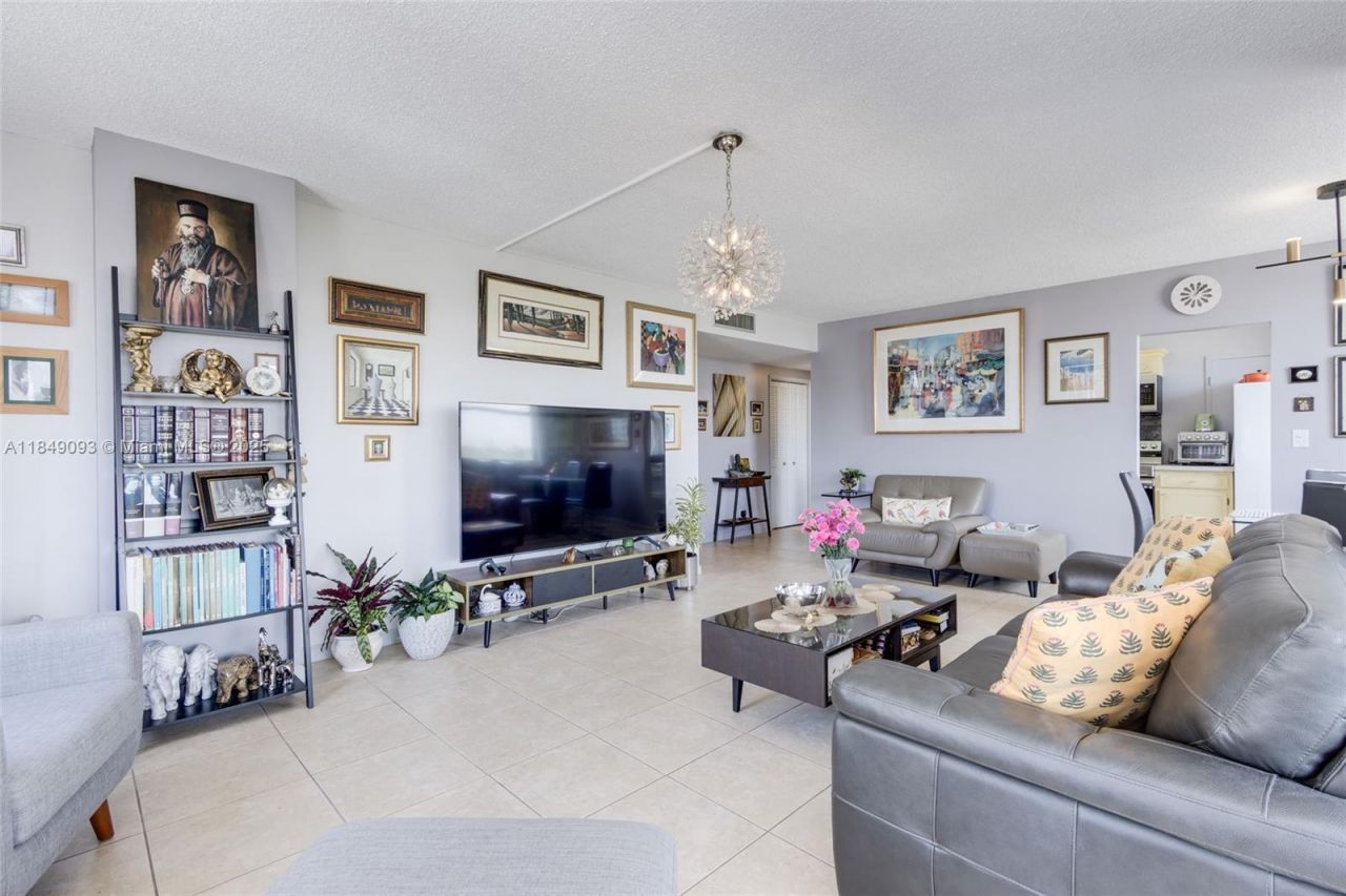 4330 Hillcrest Dr, Unit 519, Hollywood, FL 33021 Photo