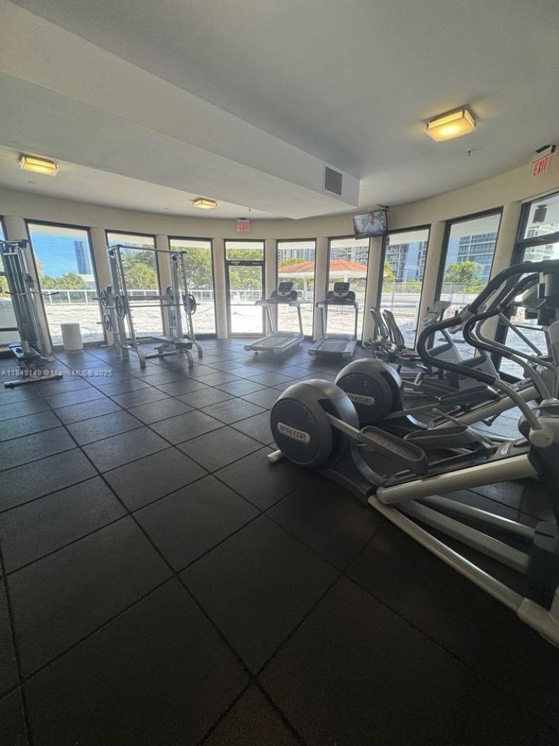 20505 E Country Club Dr, Unit 835, Aventura, FL 33180 Photo