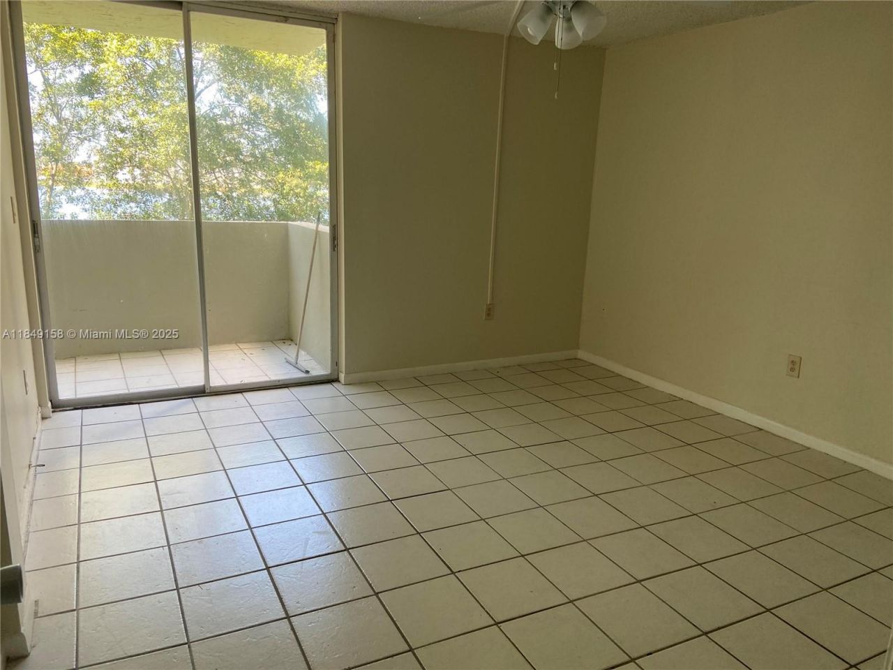 10090 NW 80th Ct, Unit 1330, Hialeah Gardens, FL 33016 Photo