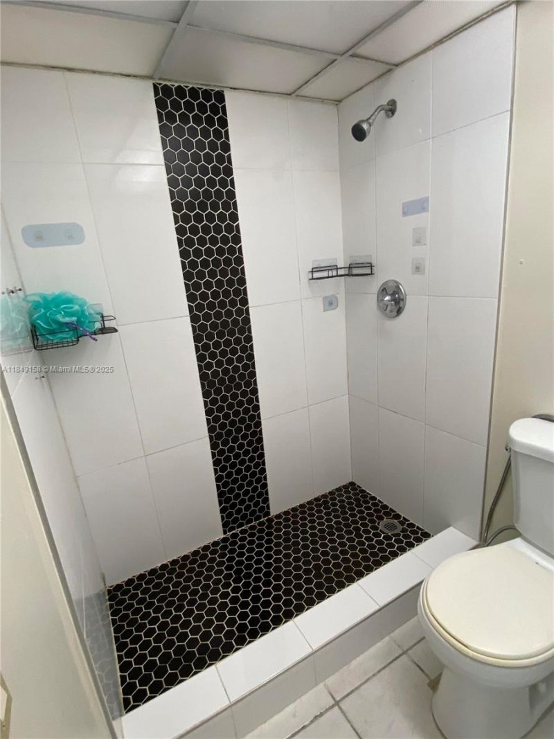 10090 NW 80th Ct, Unit 1330, Hialeah Gardens, FL 33016 Photo