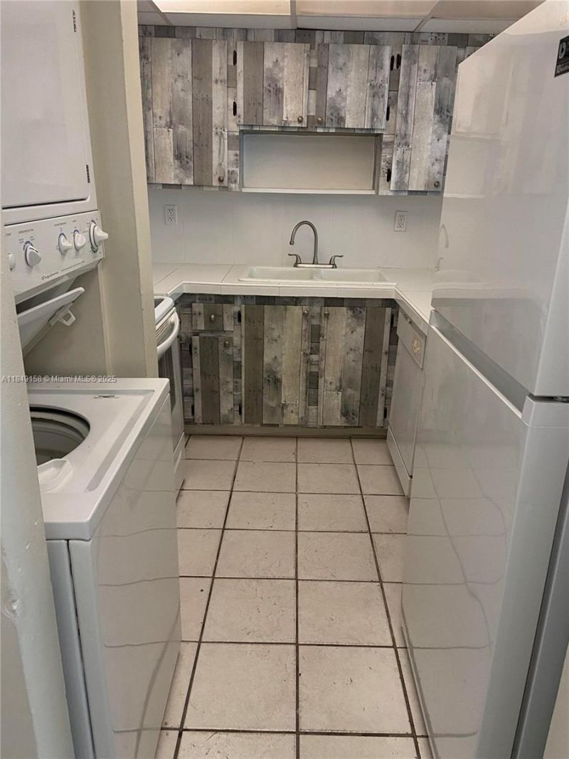 10090 NW 80th Ct, Unit 1330, Hialeah Gardens, FL 33016 Photo