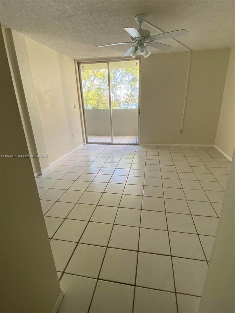 10090 NW 80th Ct, Unit 1330, Hialeah Gardens, FL 33016 Photo