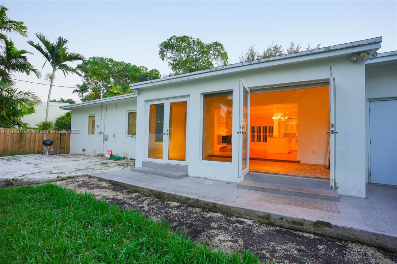 355 Redwood Ln, Key Biscayne, FL 33149 Photo