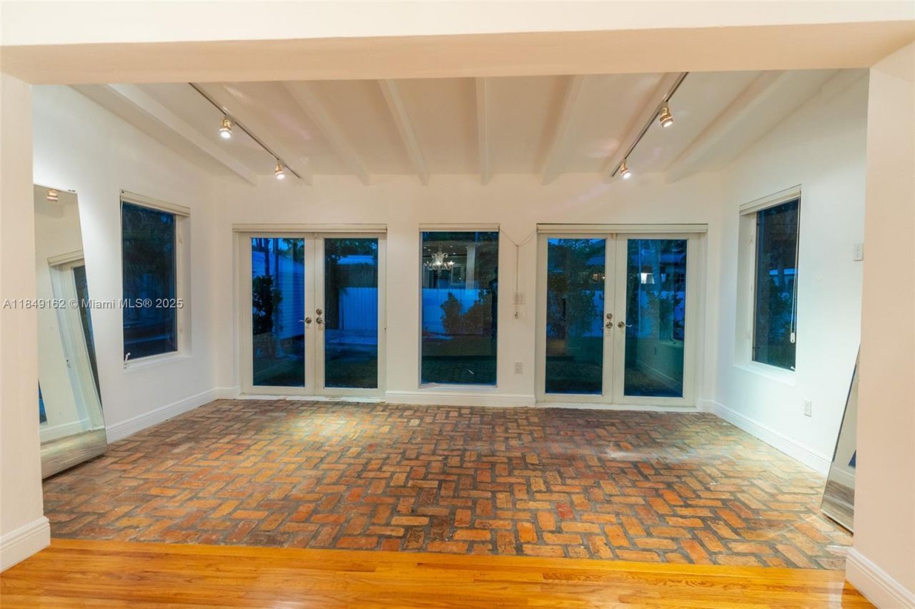 355 Redwood Ln, Key Biscayne, FL 33149 Photo