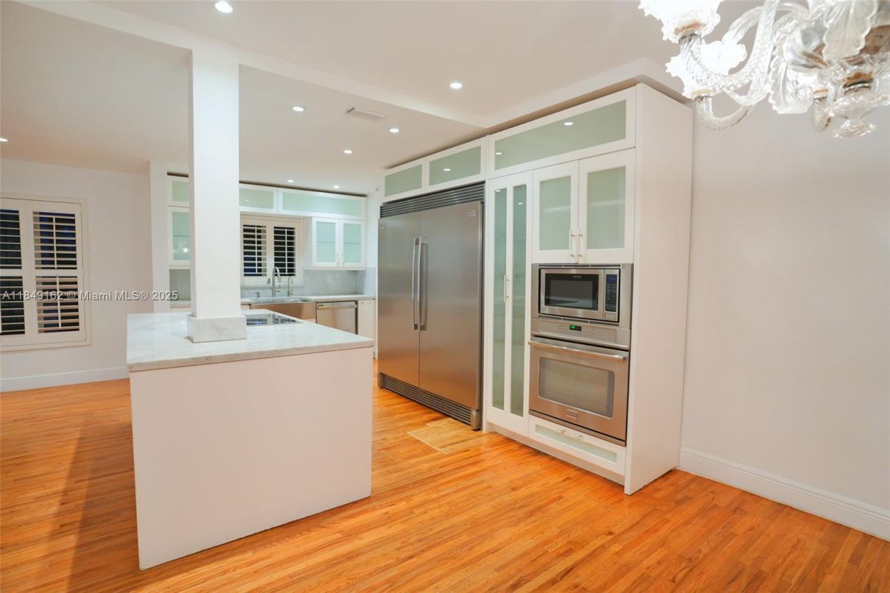 355 Redwood Ln, Key Biscayne, FL 33149 Photo