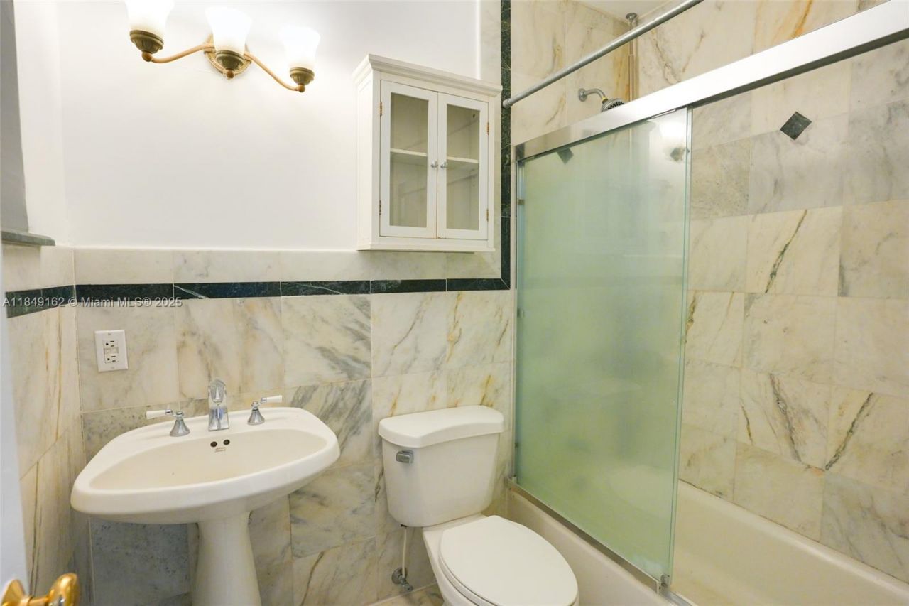 355 Redwood Ln, Key Biscayne, FL 33149 Photo