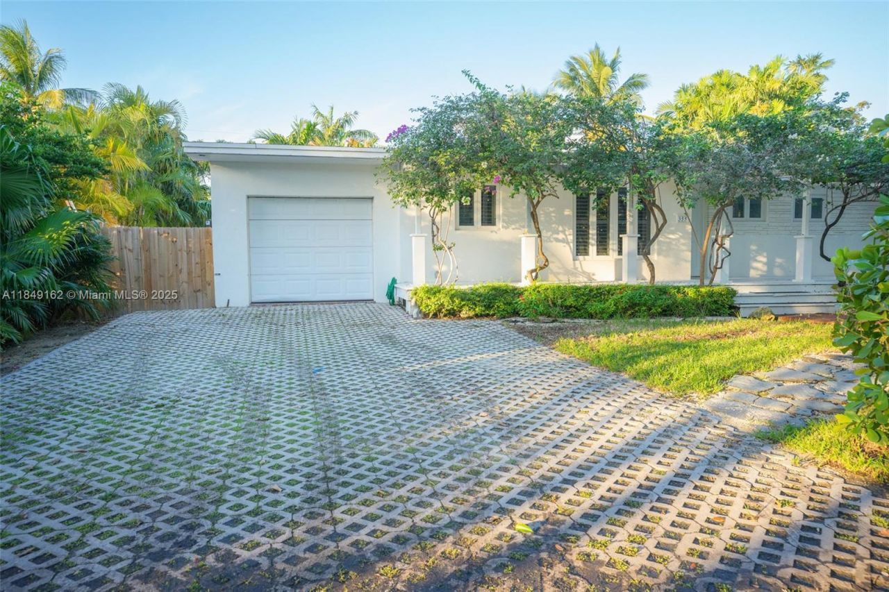 355 Redwood Ln, Key Biscayne, FL 33149 Photo