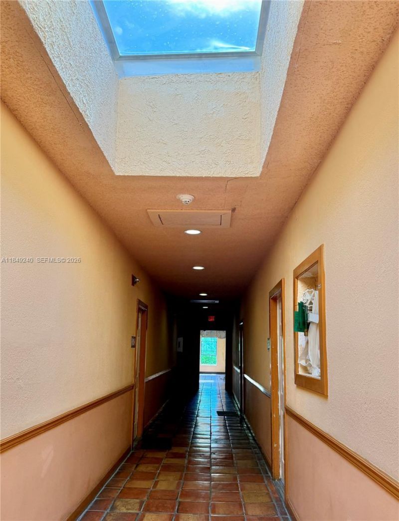 934 Michigan Ave, Unit 304, Miami Beach, FL 33139 Photo