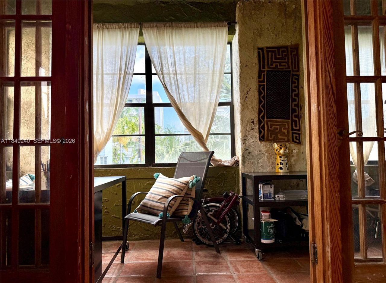 934 Michigan Ave, Unit 304, Miami Beach, FL 33139 Photo