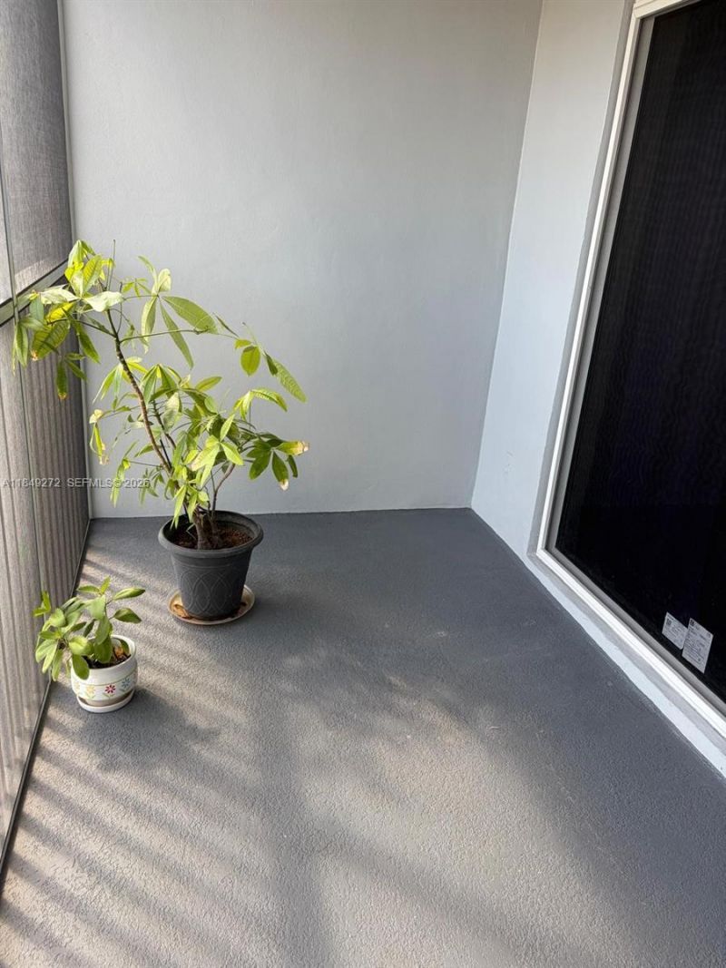 215 SE 3rd Ave, Unit 403A, Hallandale Beach, FL 33009 Photo