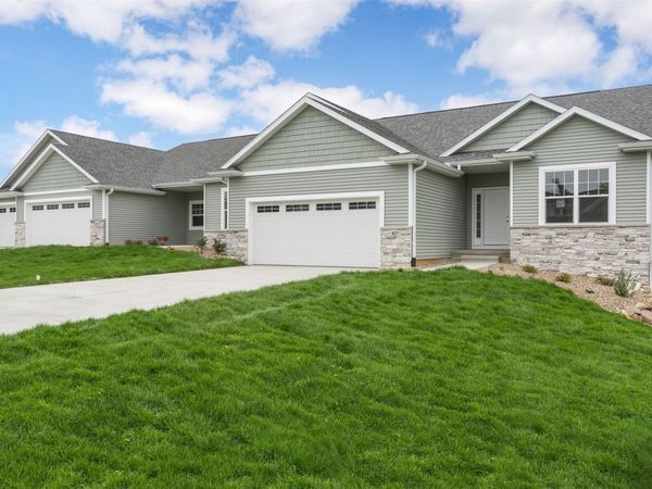 827 Tumble Grass Court SE, Cedar Rapids, IA 52403