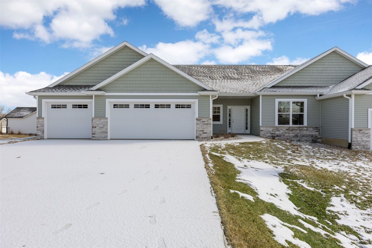 819 Tumble Grass Court Se, Cedar Rapids, IA 52403 Main Photo
