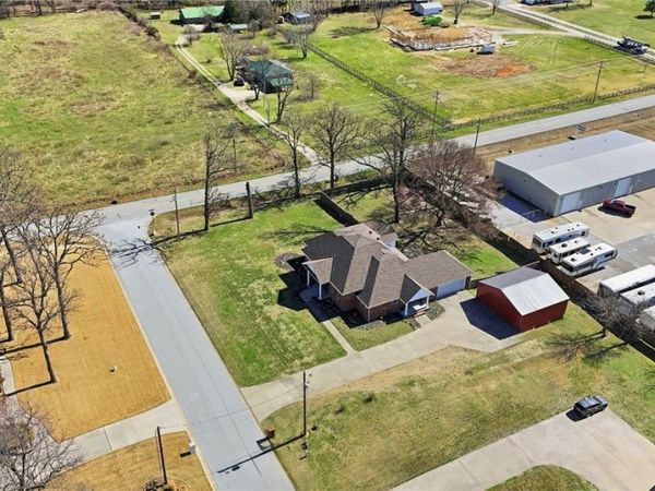 1705 Billie Acres Place, Lowell, AR 72745