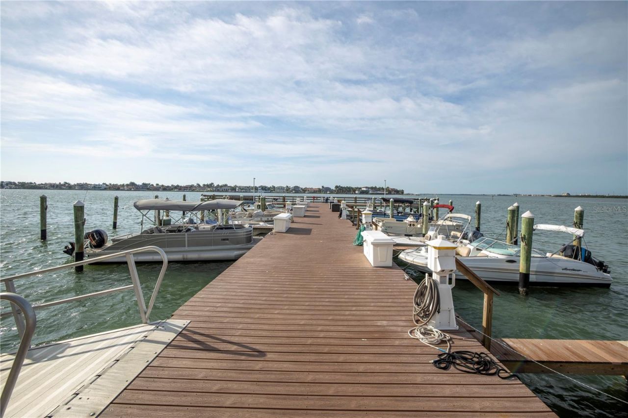 5108 Brittany Drive S, Unit 908, Saint Petersburg, FL 33715 Photo