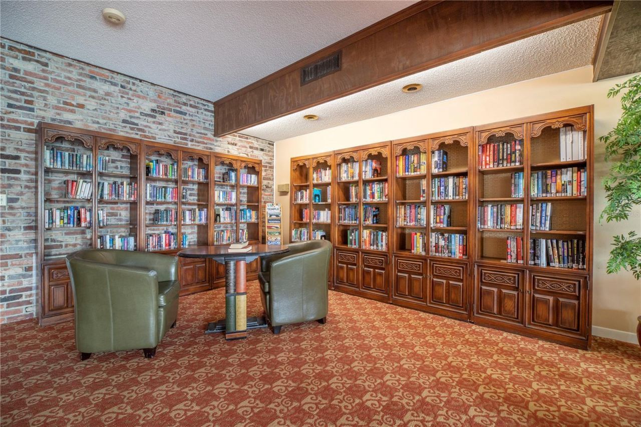 5108 Brittany Drive S, Unit 908, Saint Petersburg, FL 33715 Photo