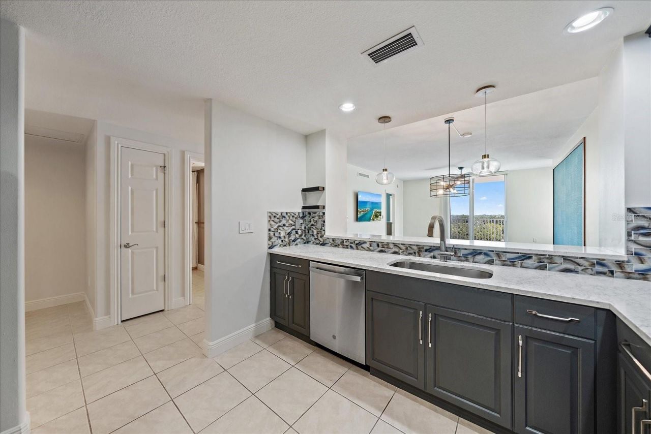 1771 Ringling Boulevard, Unit 703, Sarasota, FL 34236 Photo