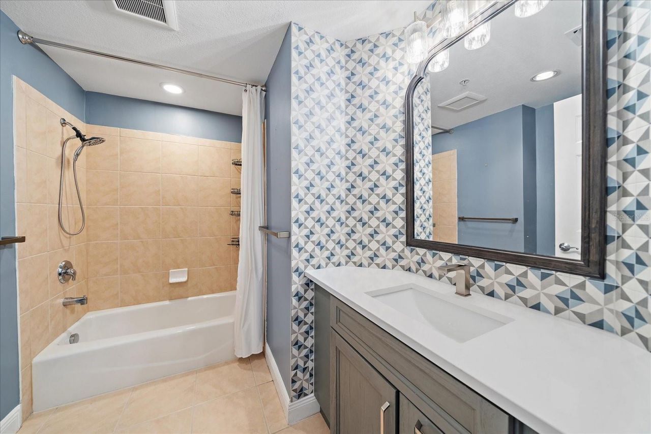 1771 Ringling Boulevard, Unit 703, Sarasota, FL 34236 Photo