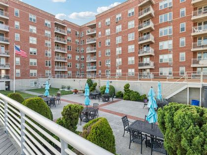 560 W Broadway Long Beach, NY 11561