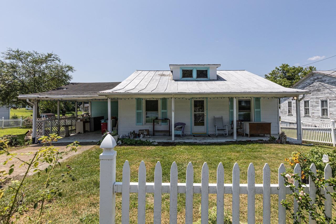 711 Eighth St, Shenandoah, VA 22849 Main Photo