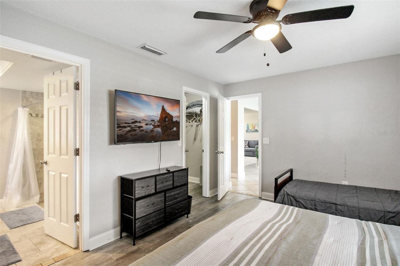 7036 13th Street E, Sarasota, FL 34243 Photo