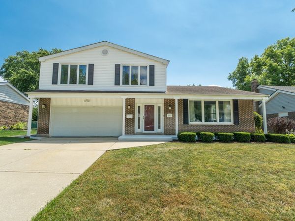 1107 W White Oak Street, Arlington Heights, IL 60005