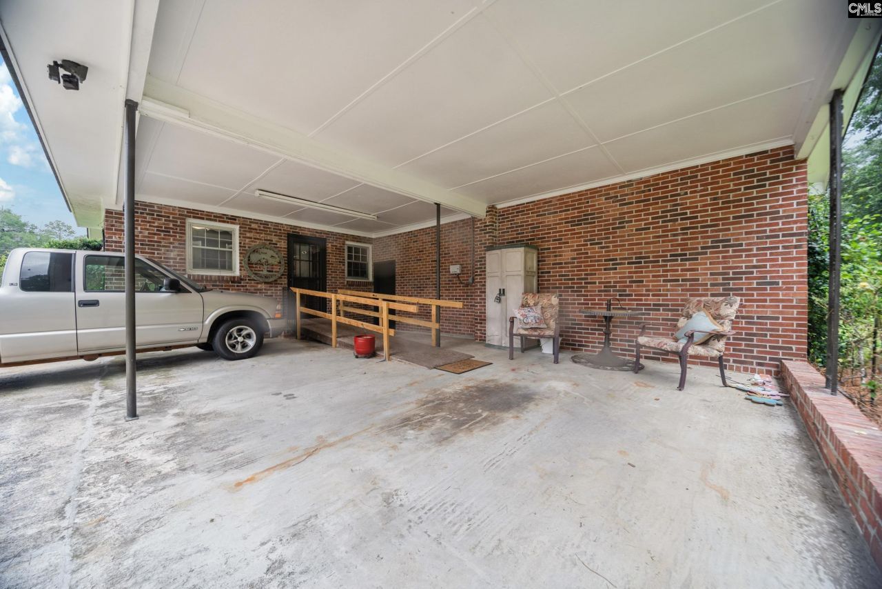 171 Elizabeth Street Photo 10