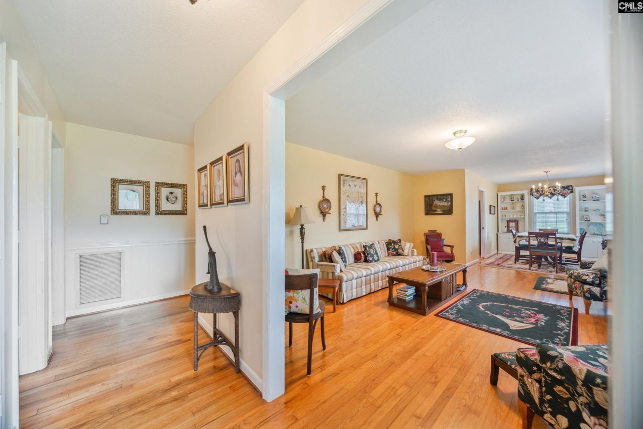 171 Elizabeth Street Photo 12