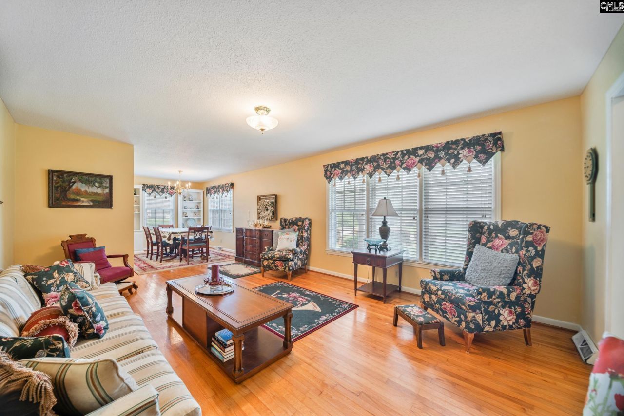 171 Elizabeth Street Photo 13