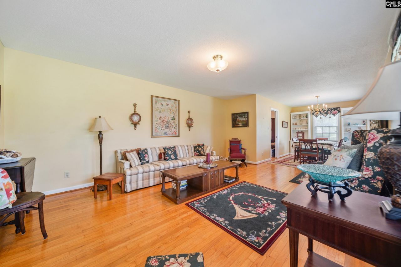 171 Elizabeth Street Photo 15