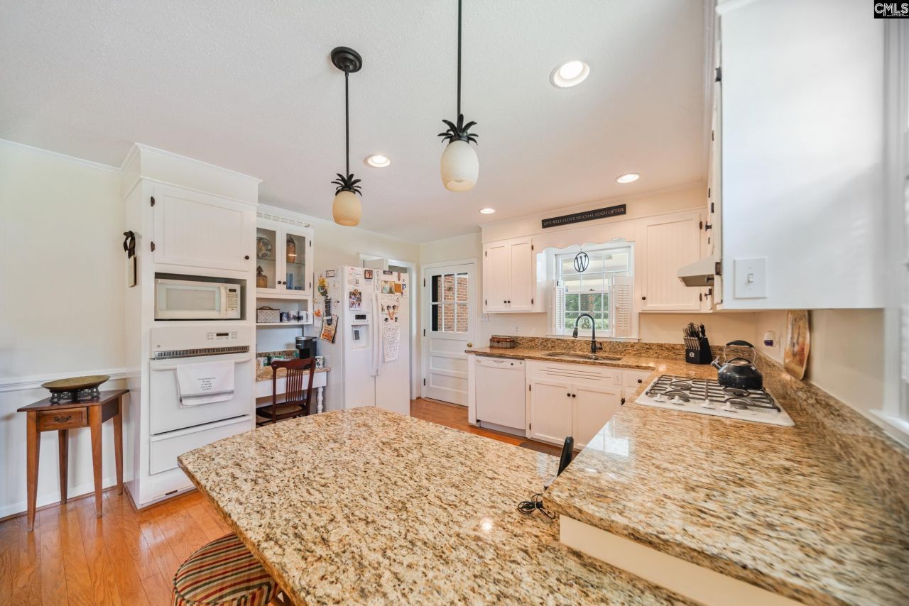 171 Elizabeth Street Photo 21