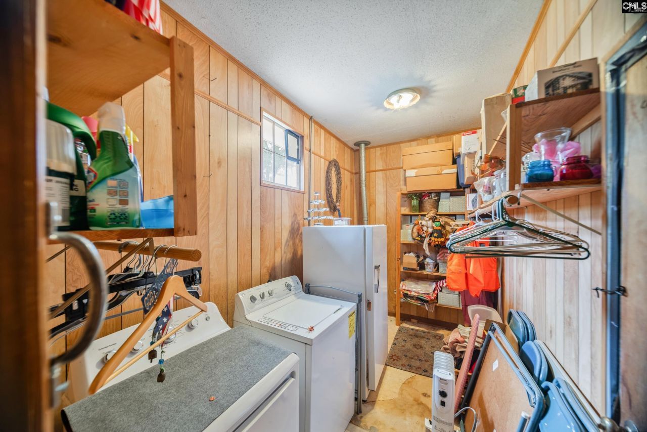 171 Elizabeth Street Photo 24